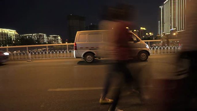 天津交通繁忙，步行步行街，时间流逝。