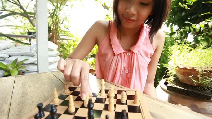 下棋的女人美女下象棋国际象棋视频素材