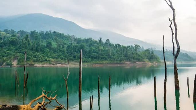 延时拍摄，泰国Chantaburi湖中的美丽场景