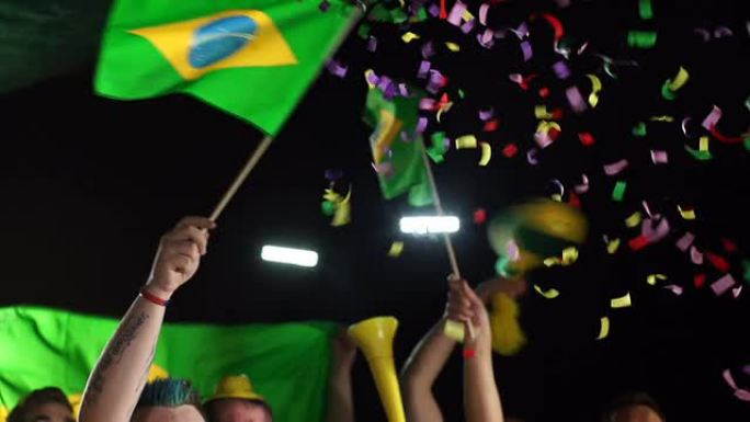 巴西国旗和五彩纸屑-人群，球迷，支持者 (奥运会)