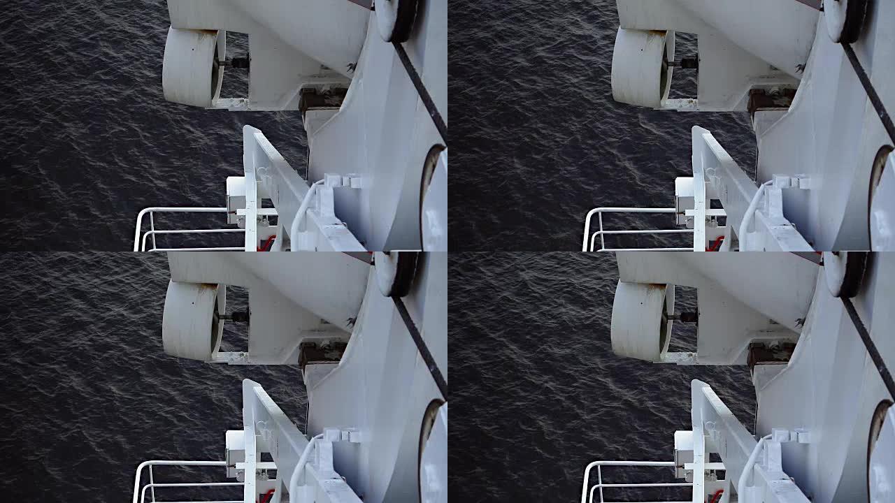 渡轮上的救生艇-螺旋桨视图