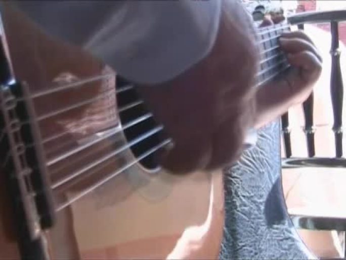 一个人在弹吉他-有声音(西班牙音乐:OLÉ!)