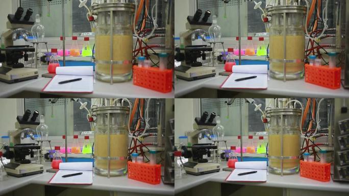 实验室玻璃器皿和仪器。