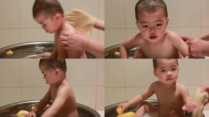 玩耍的婴儿拒绝洗澡