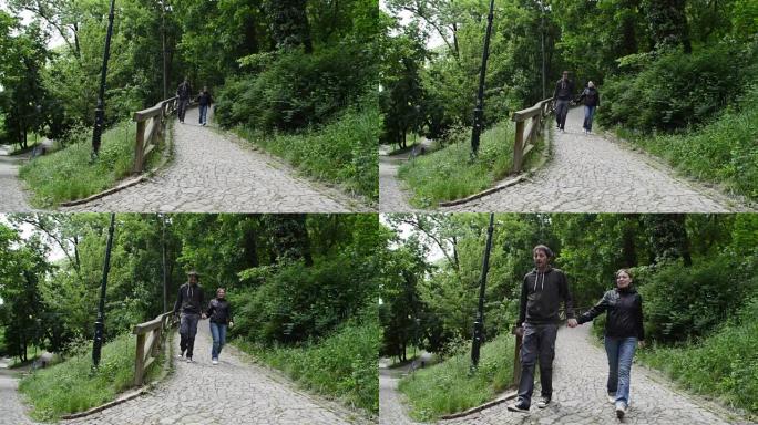 夫妇穿过公园。