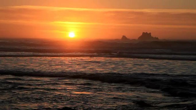 新月海滩日落夕阳延时夕阳耶稣光夕阳余晖