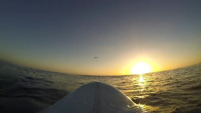 冲浪板和滑翔伞极限冲浪水上运动员海上运动