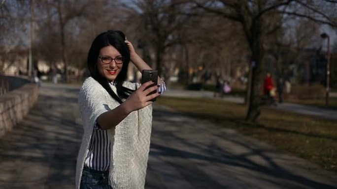 数码摄影手机自拍通话外国人美女打招呼