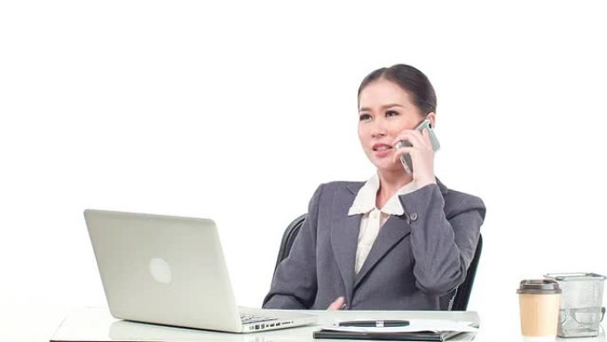 商务女性使用手机外国人智能手机打电话通话