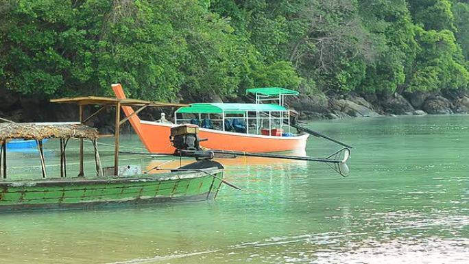 摇摄：传统木船的新模型在苏林群岛