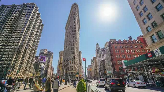 人们和纽约的天际线