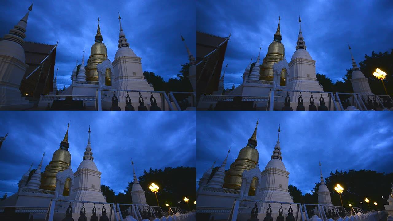泰国清迈的庙宇和金塔在黄昏时分