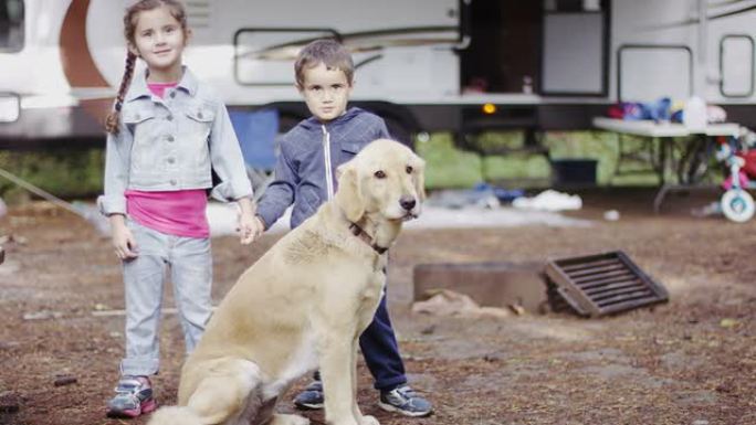 学龄前儿童带狗露营