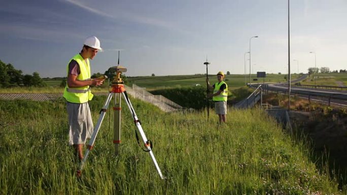 土地测量师野外环境敬业专业房地产开发