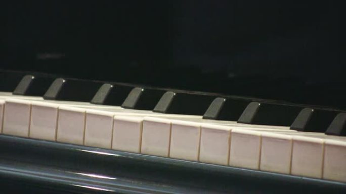 钢琴（高清）现代科技自动弹奏特写镜头