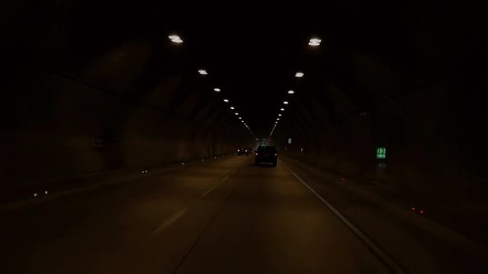 隧道内的交通（黑暗）