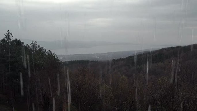 高清：有雨云的景观