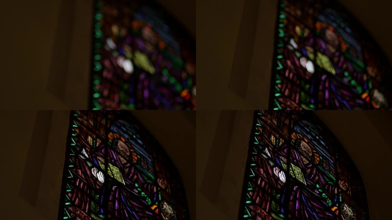 教堂中景低角度彩色玻璃窗