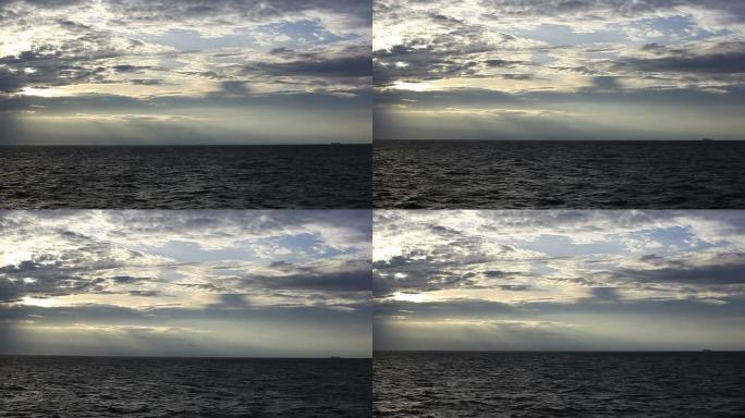 黑海白云生态海域海上景色流动海水
