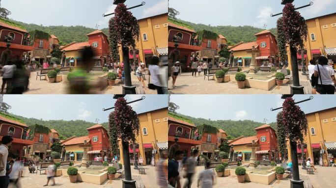 人们在老城区购物