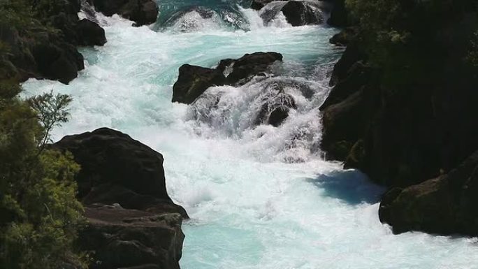 大自然中的瀑布，北岛，新西兰