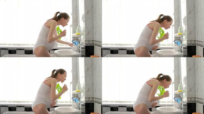 孕妇在浴室上厕所孕妇在浴室上厕所