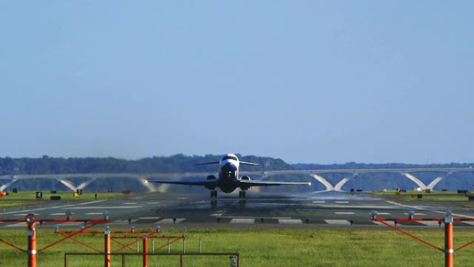 从里根国家机场起飞的通勤喷气式飞机