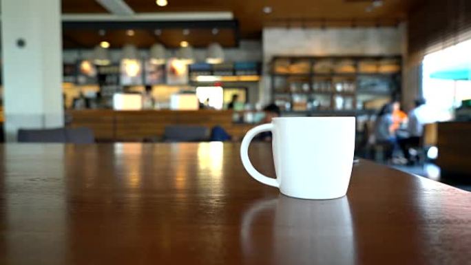 咖啡店里的咖啡杯