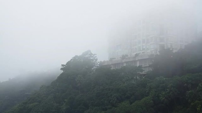 雾在山上流动的五种不同场景时间流逝