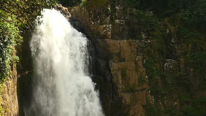 高崖瀑布的滴水高崖瀑布的滴水