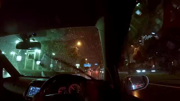 汽车在雨夜城市行驶-4K-