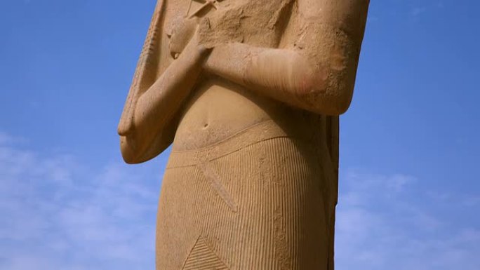 来自埃及卢克索卡纳克神庙的拉美西斯二世雕像