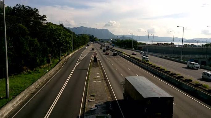 香港吐露港公路行驶中的车辆