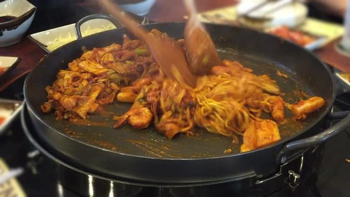 HD：烹饪Dak galbi，韩国传统食品