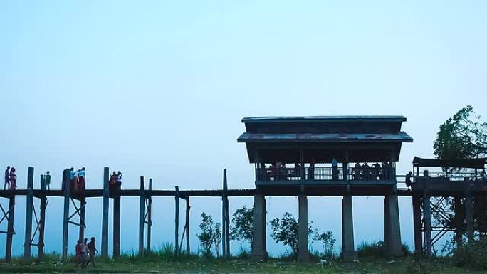 缅甸曼德勒阿马拉普拉Taungthaman湖上的U-Bein柚木桥