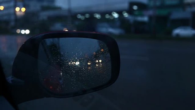 镜子车上的雨滴反光镜车辆