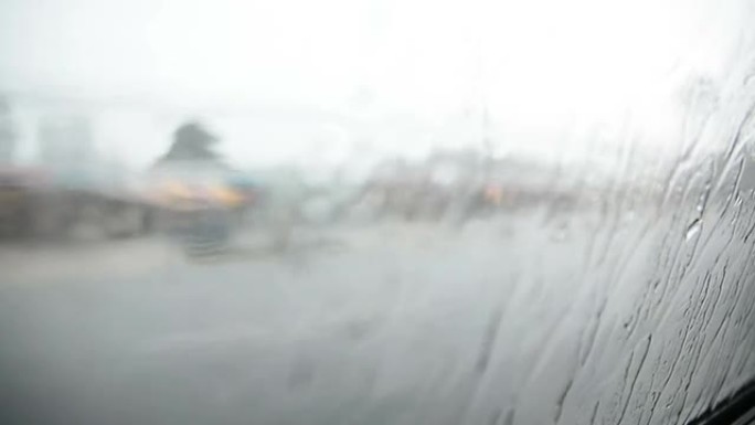 雨天的高速公路水珠滑落车内视角旅客乘客