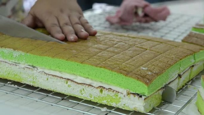 切绿色蛋糕切蛋糕买蛋糕甜食店