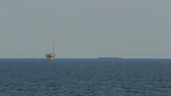 海上石油钻井平台。滑翔摄像头。