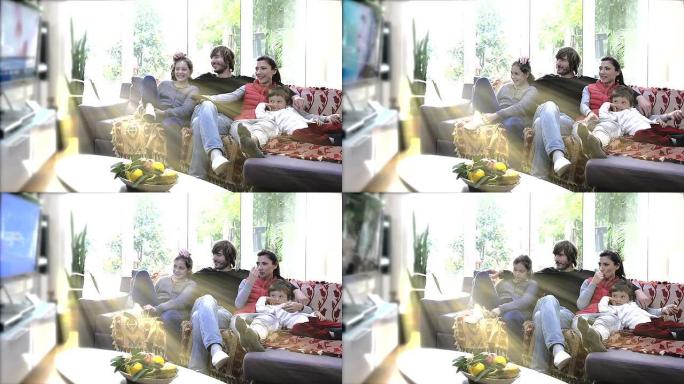 节日快乐的土耳其家庭在家看电视