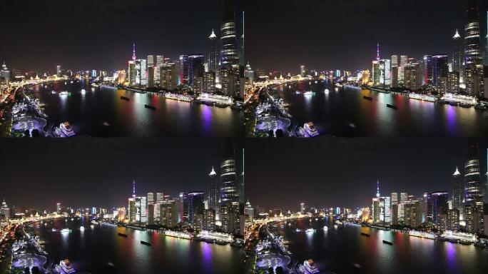 夜间，实时在河岸的上海天际线和现代建筑。