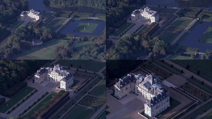 Chateau De Voisins - Aerial View-法兰西岛,伊夫林省,朗布依埃区,法