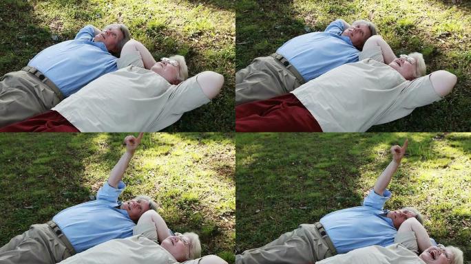 躺在草地上的老年人