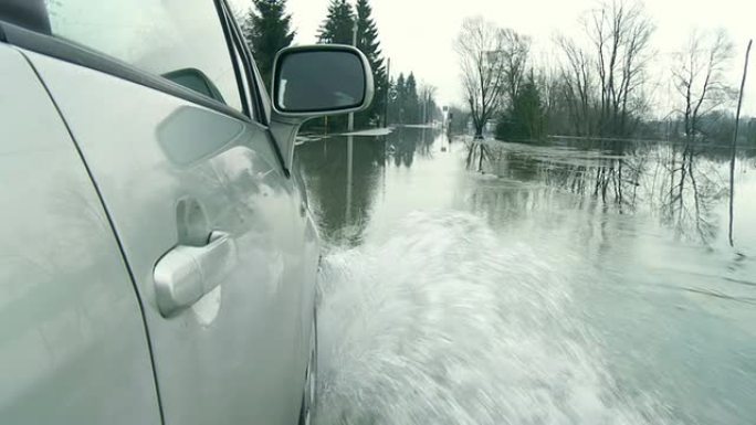 在洪水泛滥的乡村道路上行驶