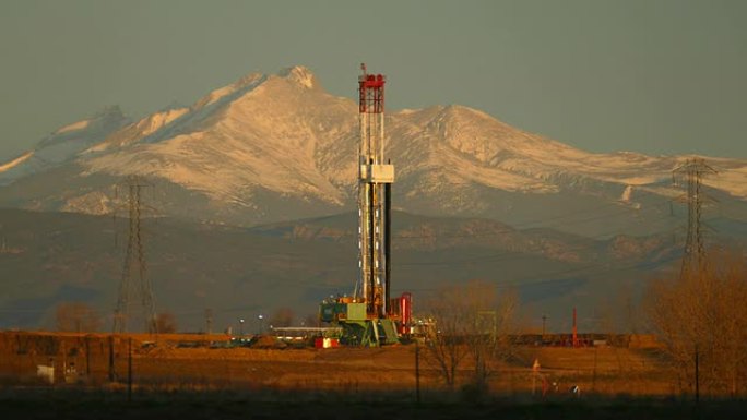 高清视频石油压裂钻机和科罗拉多州Longs Peak Weld县