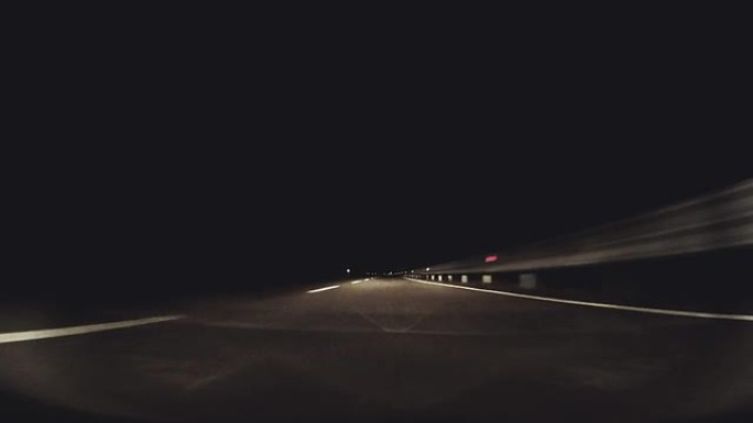 夜间车载摄像头行驶车窗外汽车第一视角