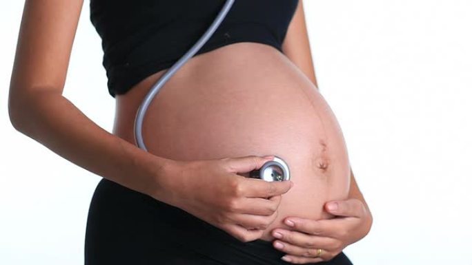 孕妇使用听诊器孕妇使用听诊器