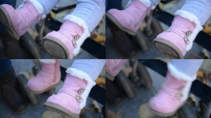 穿靴子的婴儿。特写