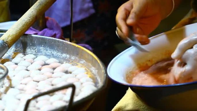 泰国用勺子做肉丸食品加工手工食材