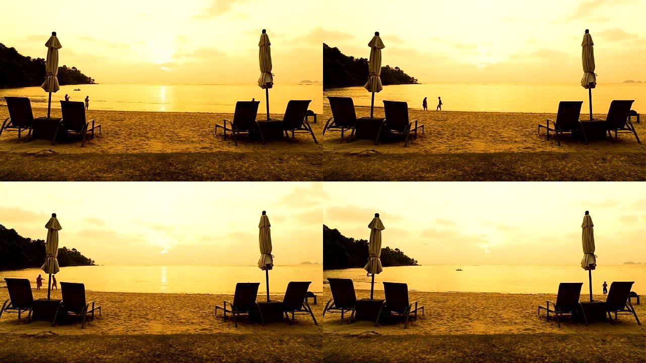 延时-海滩上带雨伞躺椅的日落